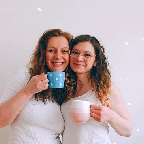 Anna and Iza creators of the Growth Letters mail club
